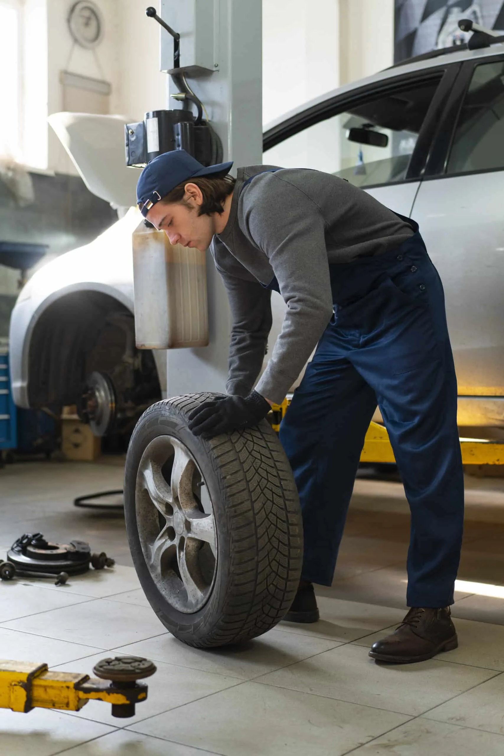 24/7 tyre emergency in Birmingham? Get fast mobile tyre repair and replacement services anytime, anywhere in the city.